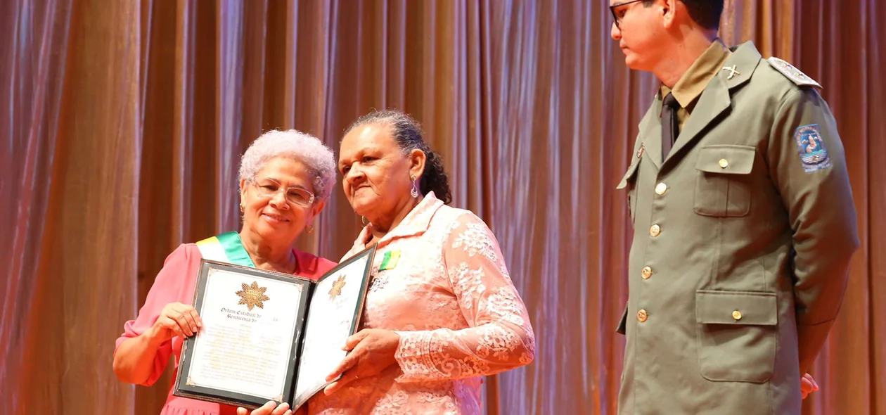 Medalha de Honra ao Mérito Renascença é entregue pela governadora Regina Sousa