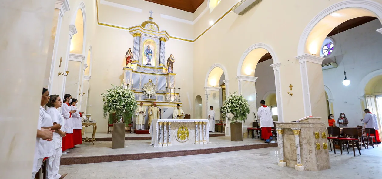 Missa na Catedral de Nossa Senhora das Dores