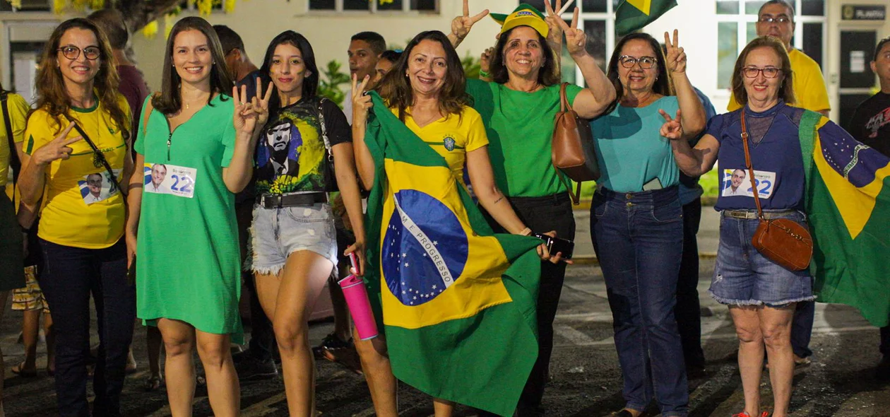 Mulheres marcaram presença na recepção a Bolsonaro