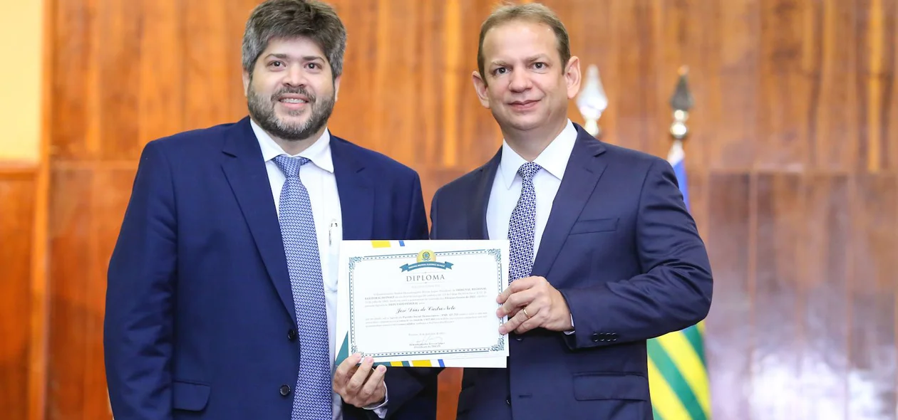 Castro Neto recebe diploma