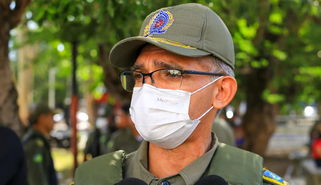 Coronel Costa Lima conversando sobre a segurança do Piauí