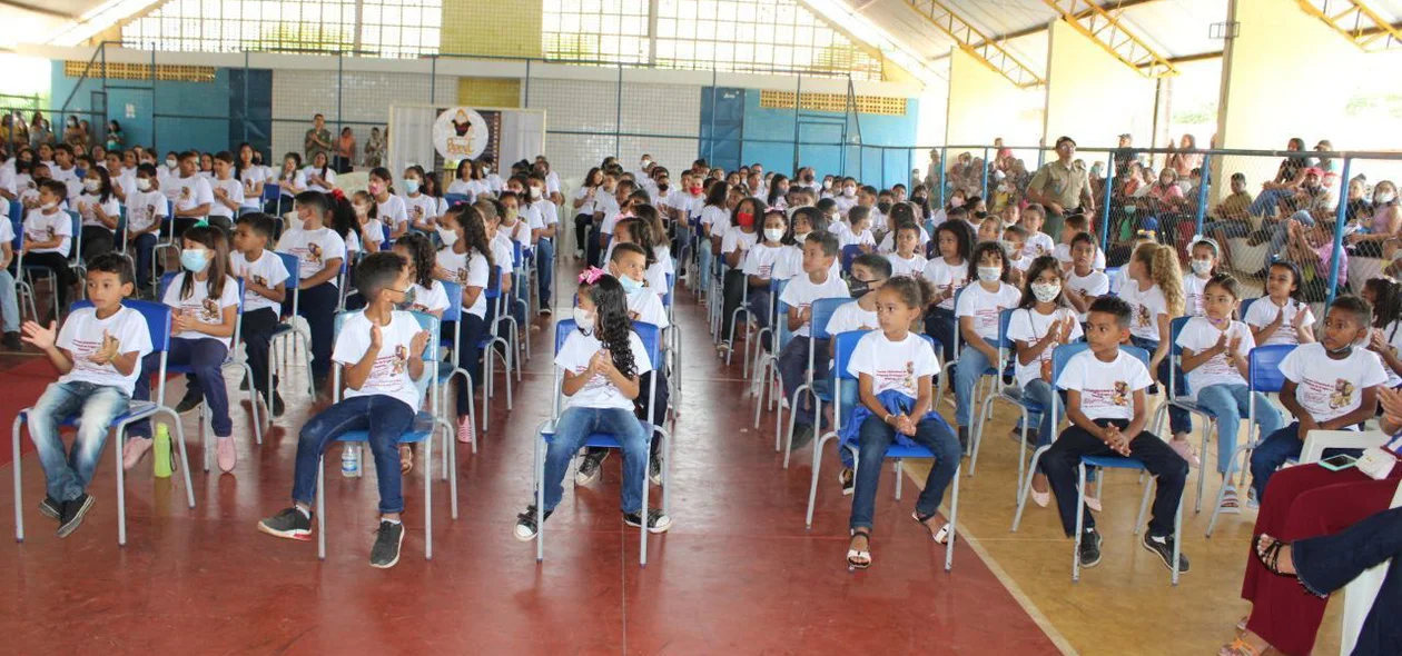 Crianças estudantes de escolas municipais de Nossa Senhora de Nazaré