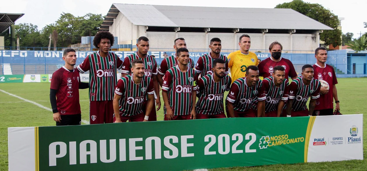 Equipe inicial do Fluminense-PI nas semifinais contra o 4 de Julho