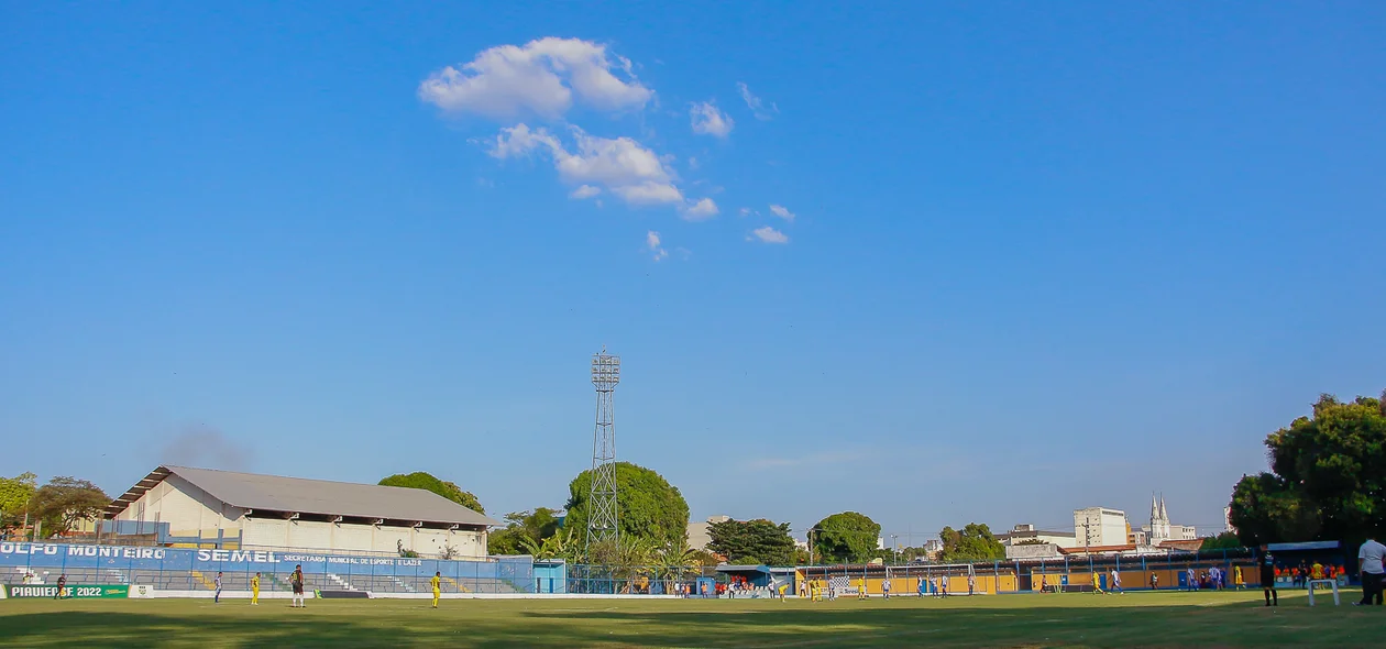 Estádio Municipal Lindolfo Monteiro