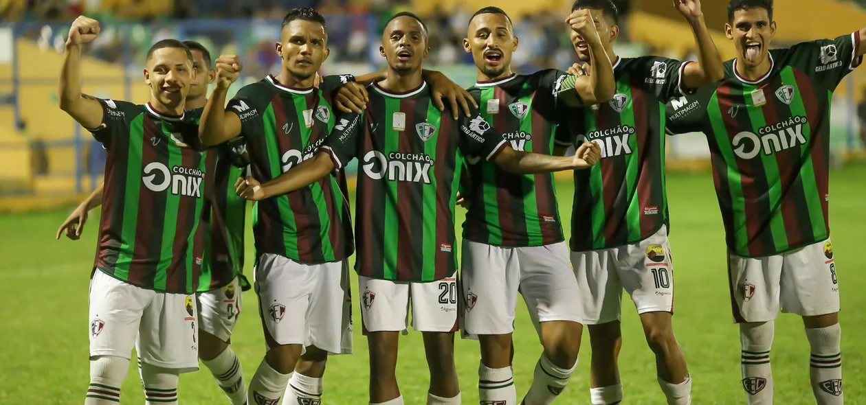 Lucas Manga, do Fluminense-PI, comemorando gol contra o Bahia