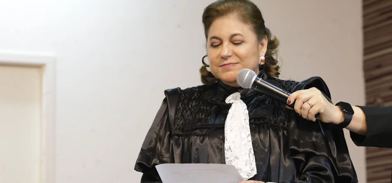 Basiliça Alves durante discurso