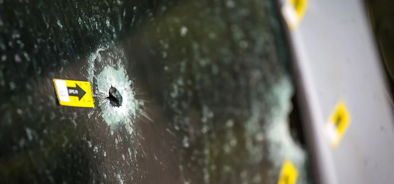 Disparo de arma de fogo no carro do policial