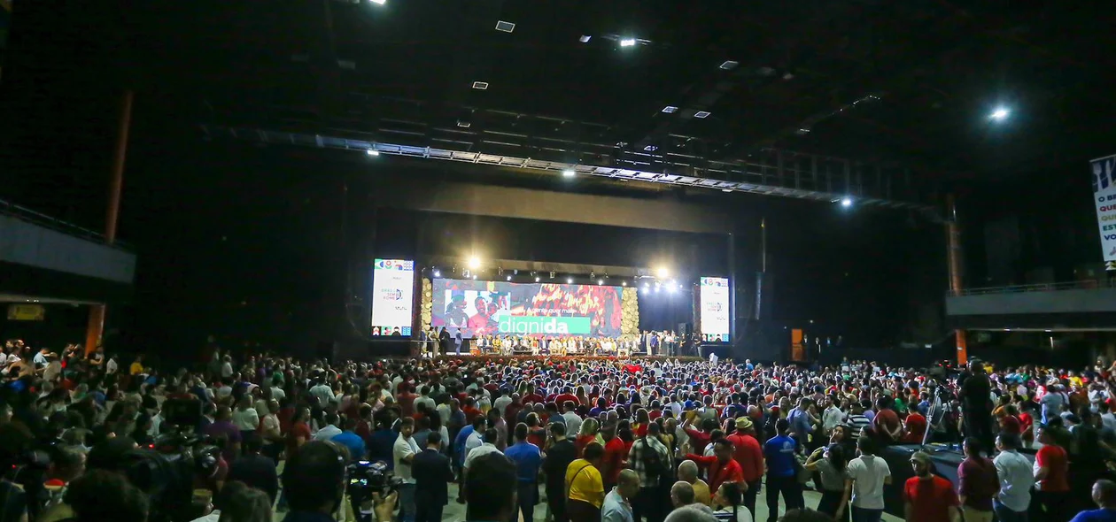 Lançamento do programa Brasil sem Fome reuniu multidão no Theresina Hall