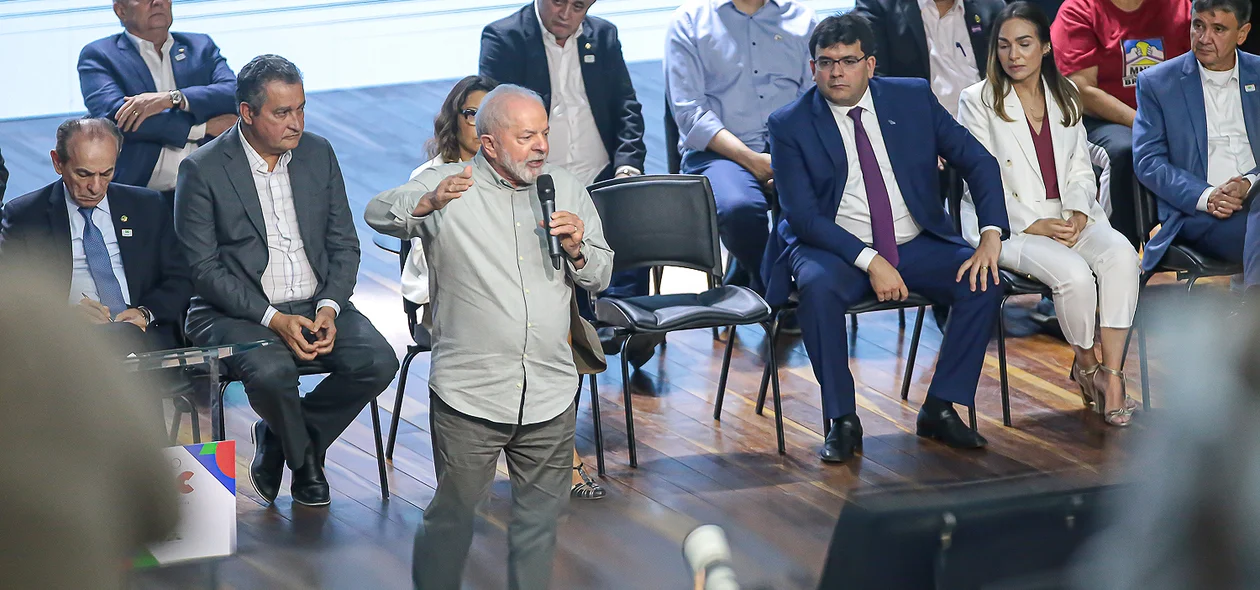 Lula discursando