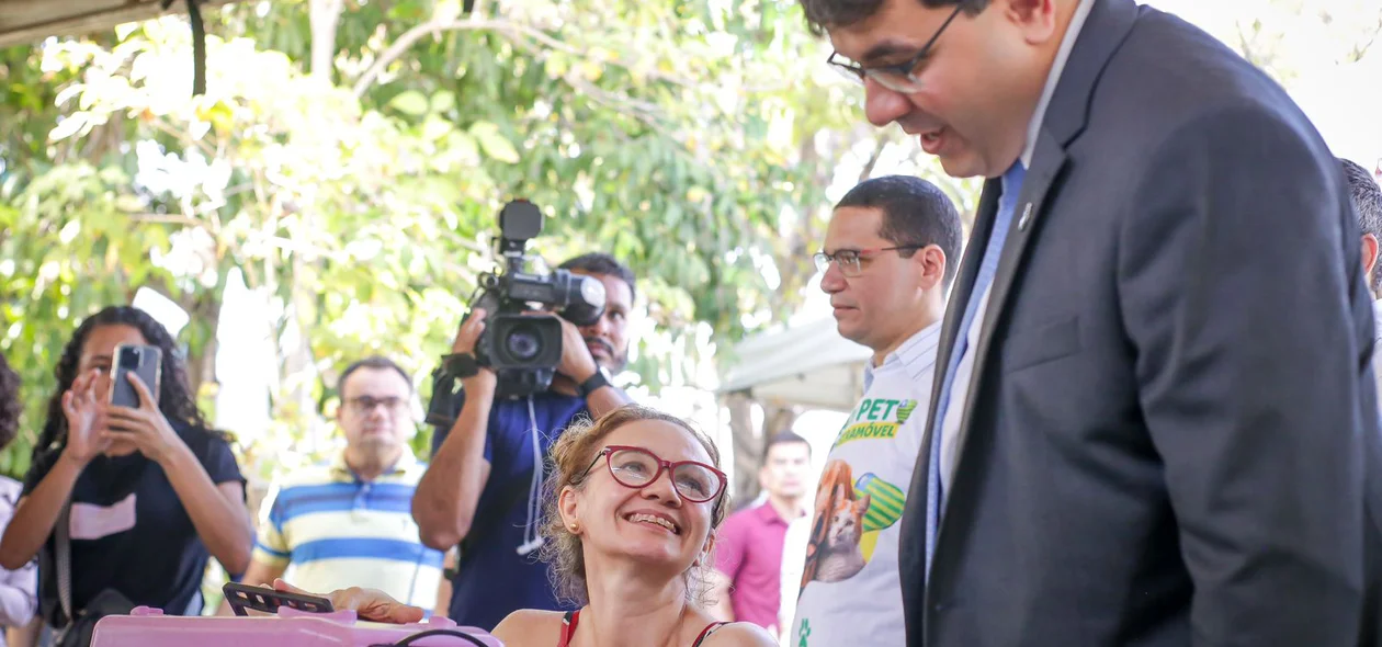 Governador Rafael Fonteles confere de perto serviço oferecido