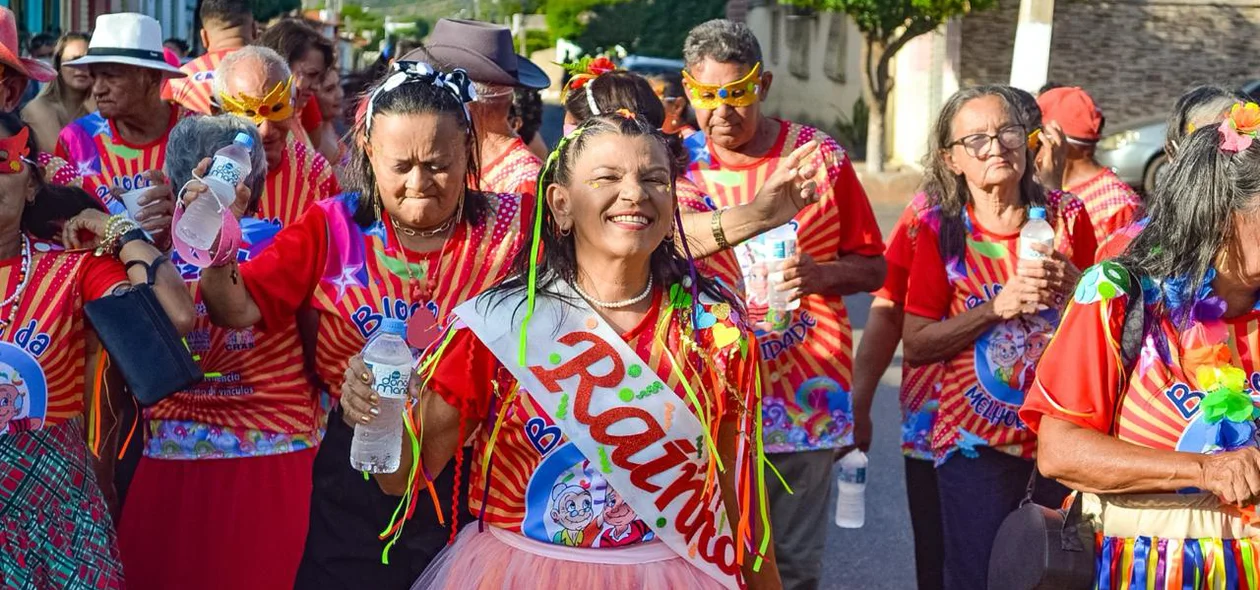 Empolgação tomou conta de idosos que participaram do Carnaval da Melhor Idade