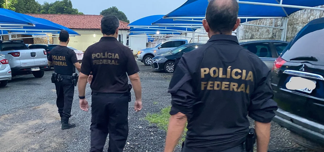 Policiais federais na seda da superintendência no Piauí