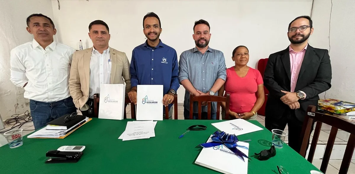 Prefeitura de Esperantina entrega registros de imóveis para moradores