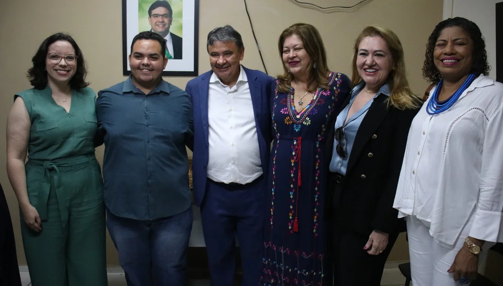 Ministro Wellington Dias marca presença em posse de novos Defensores Públicos do Piauí