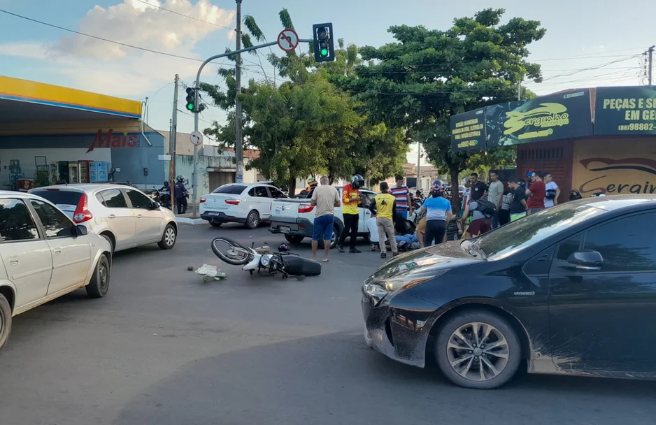 Motorista embriagado colidiu contra motociclista no Lourival Parente