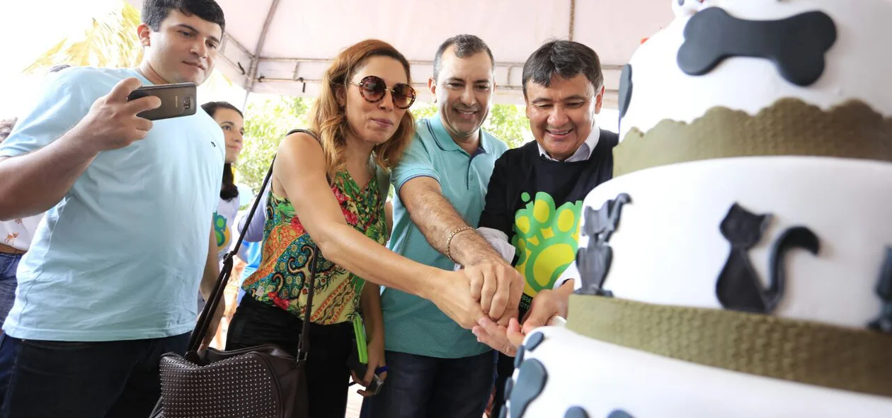 Wellington Dias corta bolo com a jornalista Yala Sena