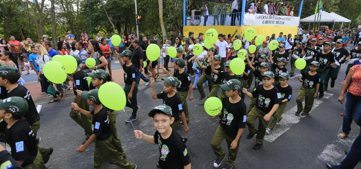 Escolas de Teresina participam do desfile cívixo