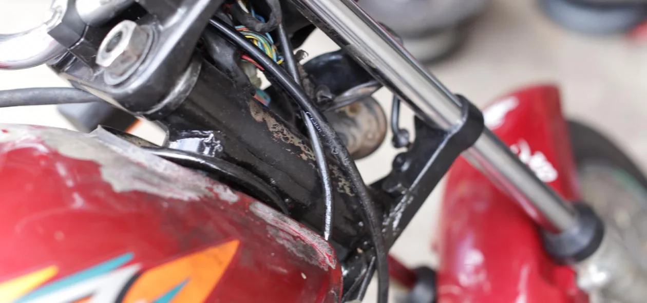 A motocicleta estava com a numeração raspada