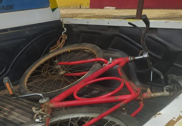 Bicicleta do jovem encontrado morto