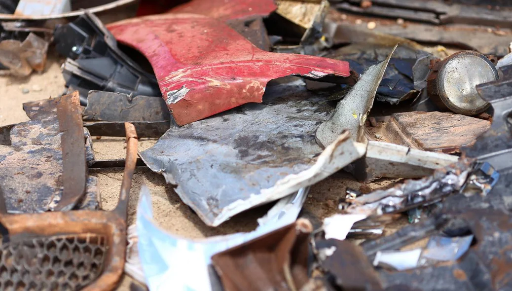Carros ficaram destruídos