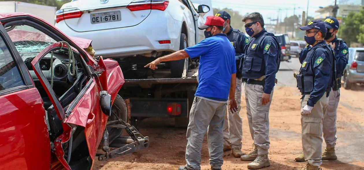 Carros foram retirados da pista