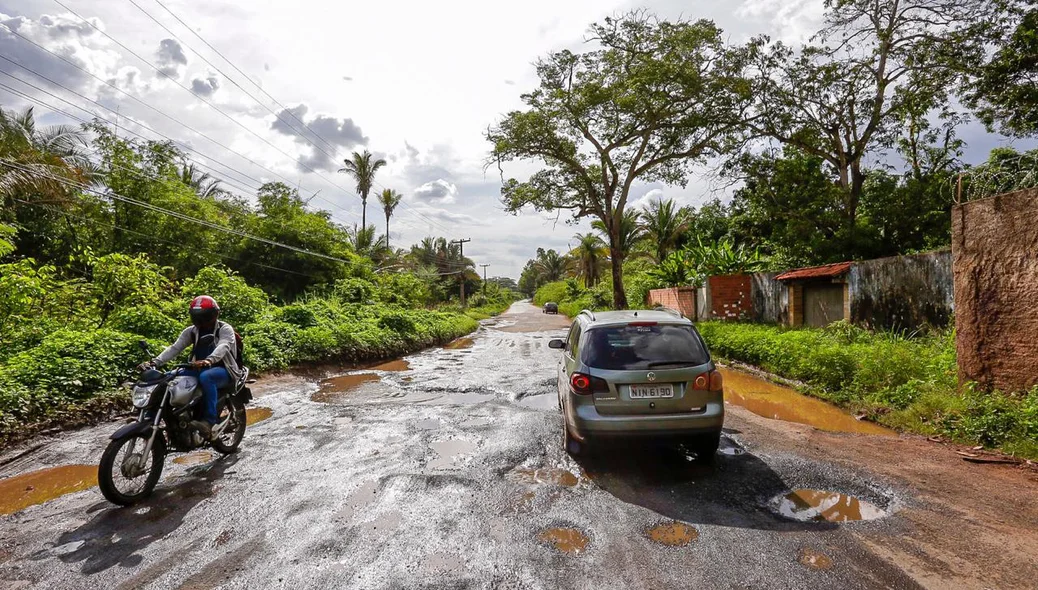 Diíicil acesso na avenida Oscar Filho