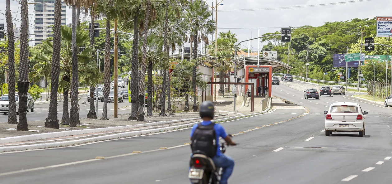 Fluxo de veículos na avenida João XXIII