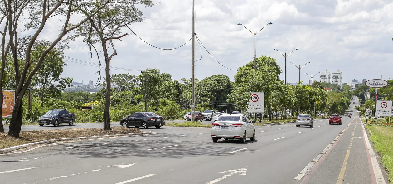 Fluxo de veículos na avenida João XXIII
