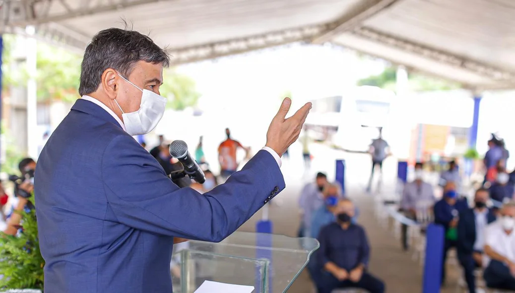 Governador Wellington Dias durante inauguração da subestação Esplanada