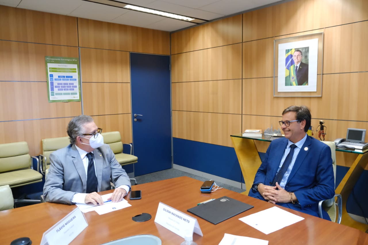 Ministro do Turismo Gilson Machado anuncia criação de parque em Cajueiro da Praia