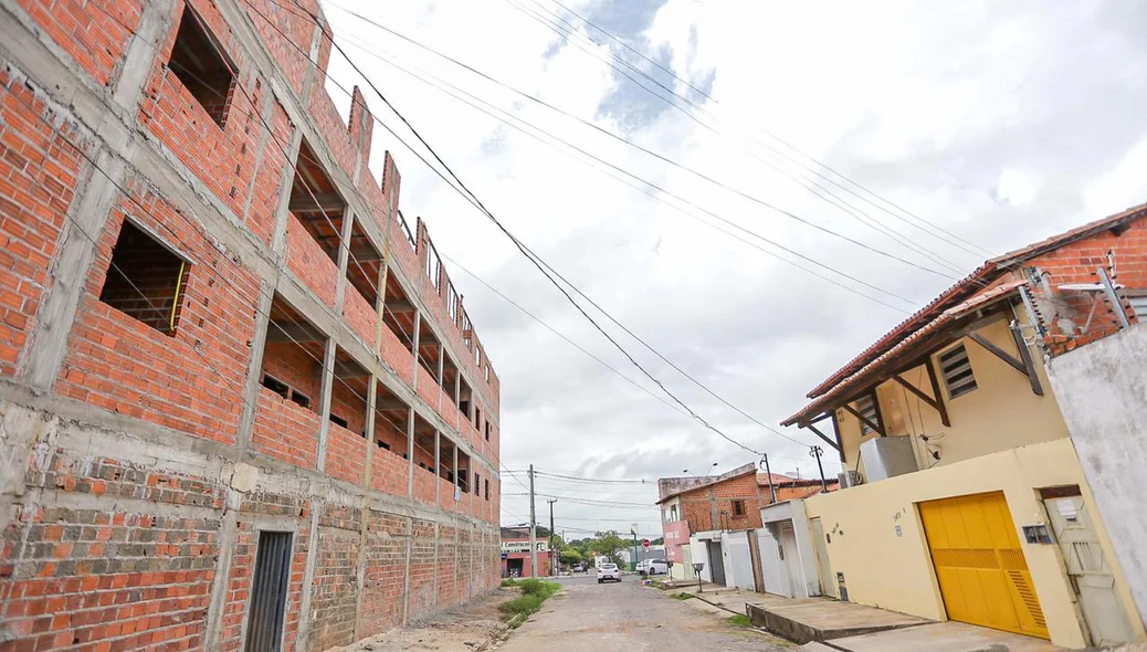 Moradores denunciam contrução de prédio
