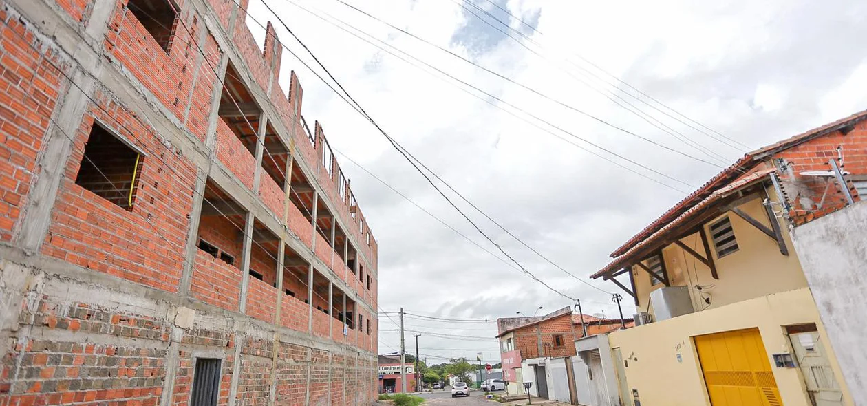 Moradores denunciam contrução de prédio