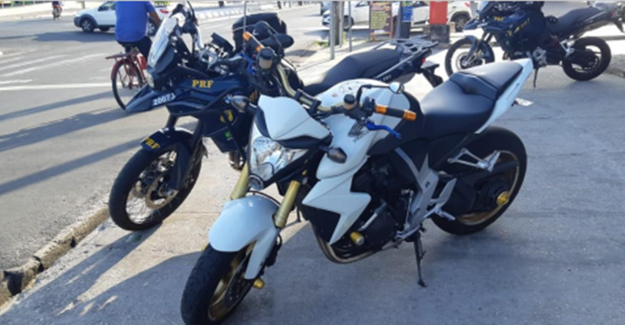 Motocicleta conduzida pelo jovem de 21 anos