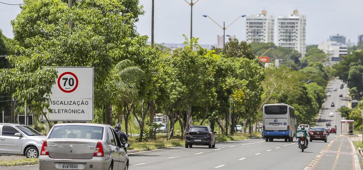 Movimentação de veículos na Avenida João XXIII