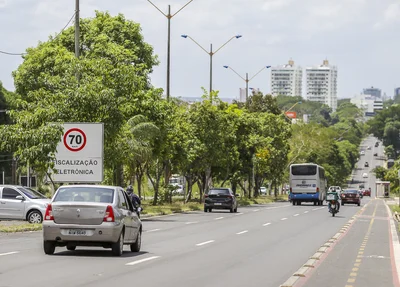 Movimentação de veículos na Avenida João XXIII