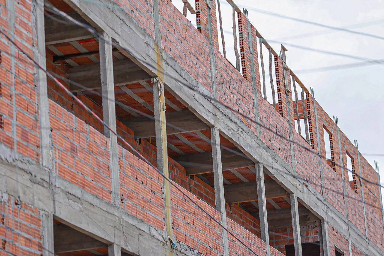 Moradora denuncia construção irregular de prédio no Parque Mão Santa