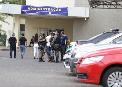 Policiais no HUT