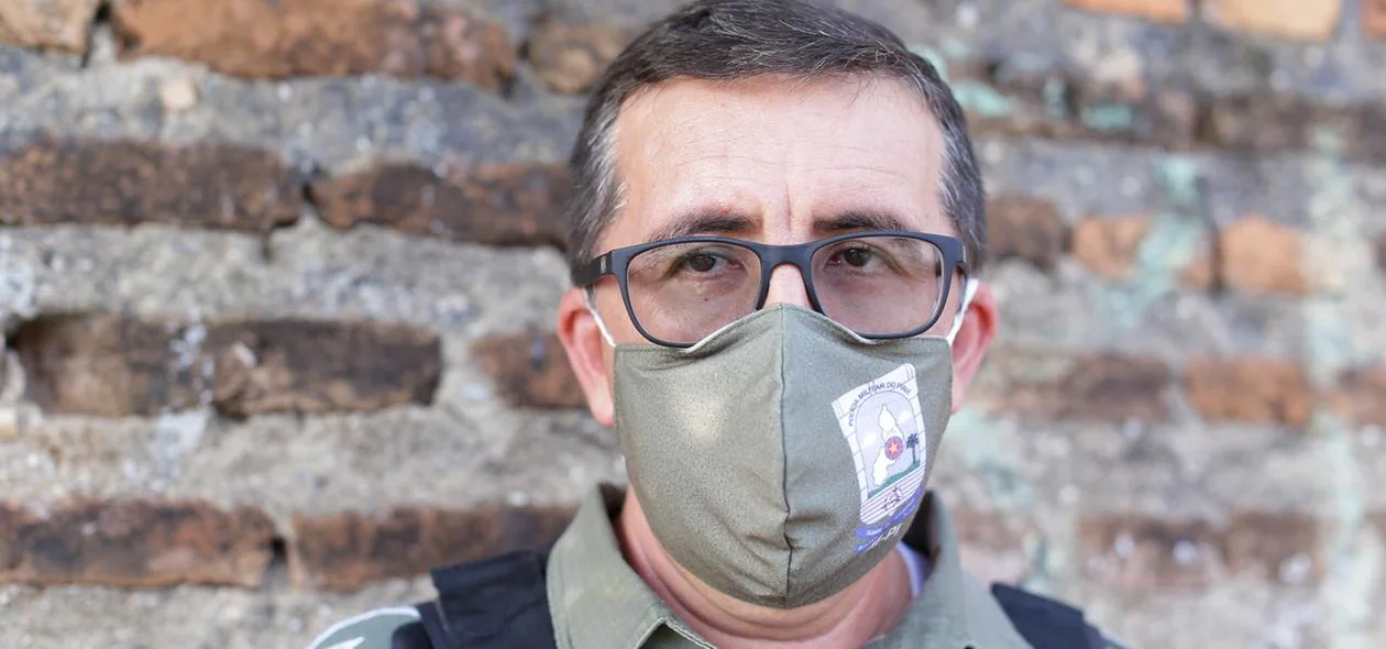 Subtenente S. Carvalho, do 1° Batalhão da Polícia Militar