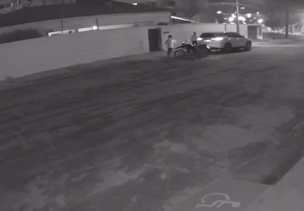 Vídeo registra tentativa de assalto contra Samuel Silveira