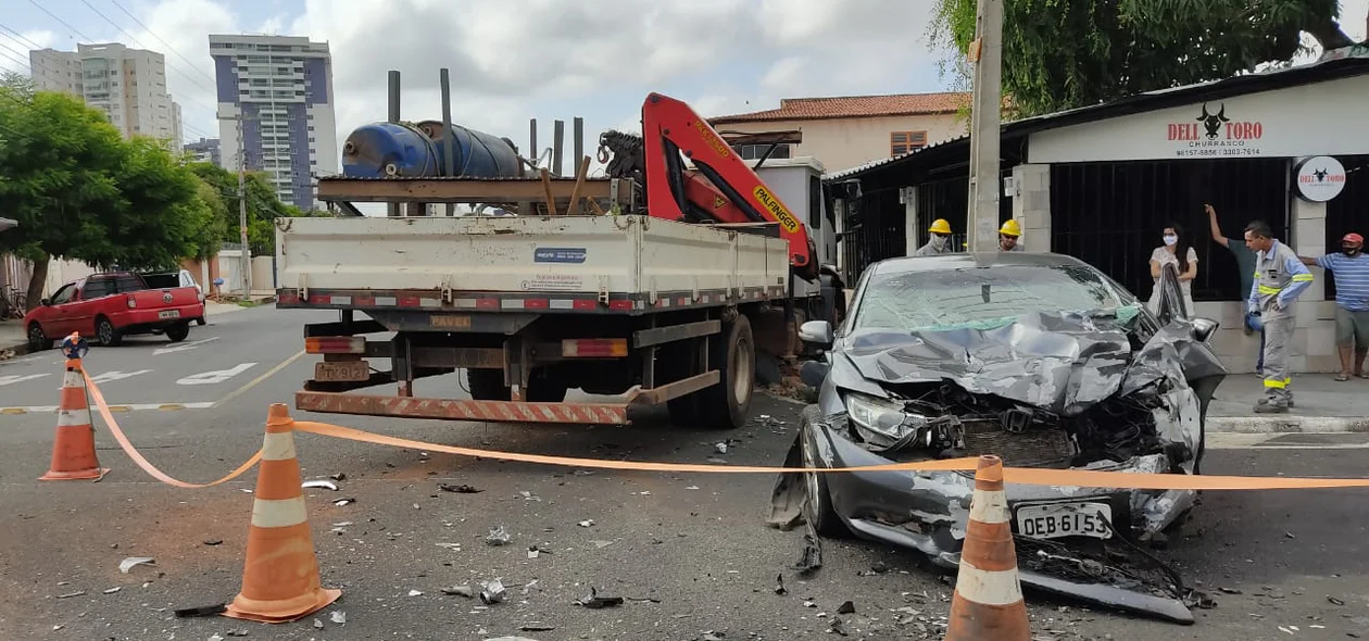Acidente aconteceu na Avenida Visconde da Parnaíba