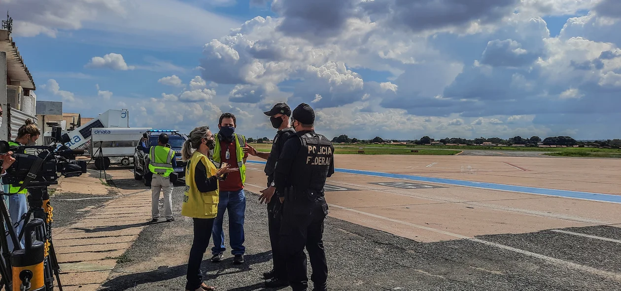 Agentes da PF e Infraero