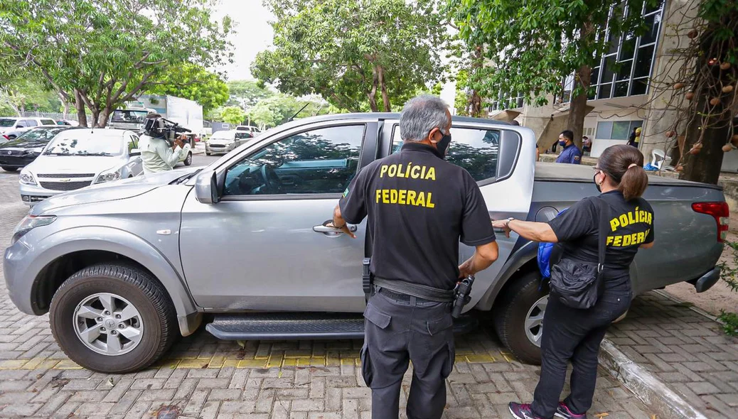 Agentes da Polícia Federal na Sesapi