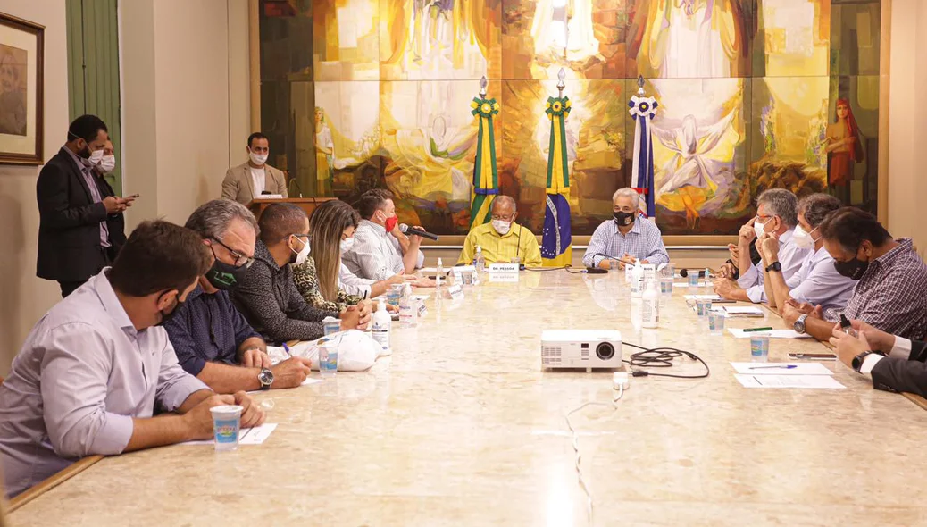 Autoridades participaram da reunião