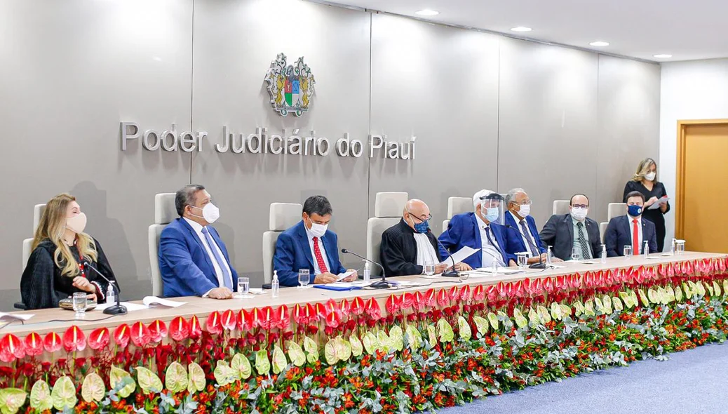 Autoridades prestigiam posse de José Ribamar Oliveira