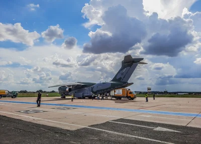 Avião da FAB com doses da Coronavac chega a Teresina