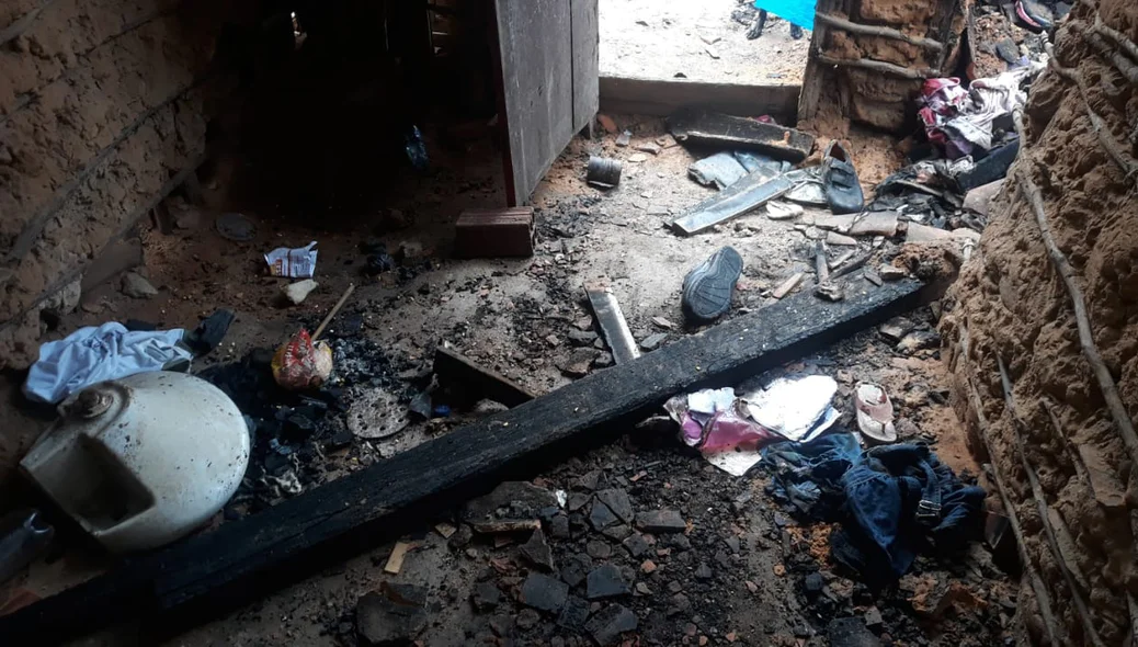 Avó e neta perderam tudo que estava na residência após o incêndio