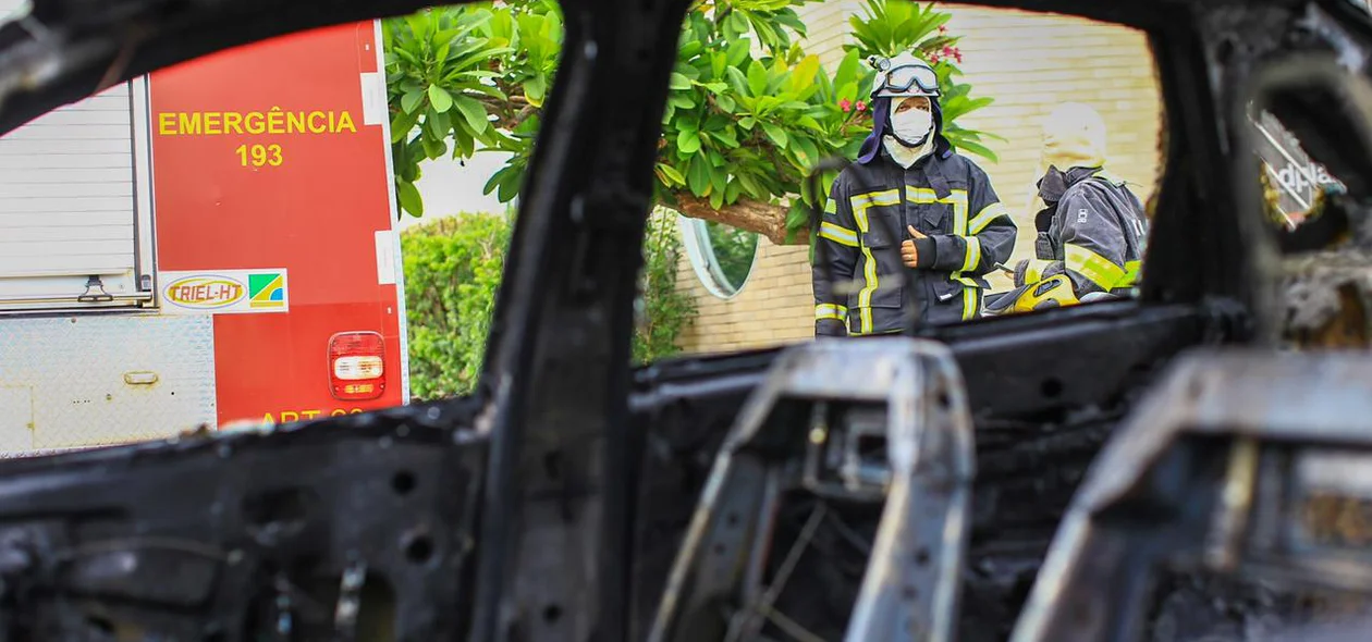 Bombeiros controlaram as chamas