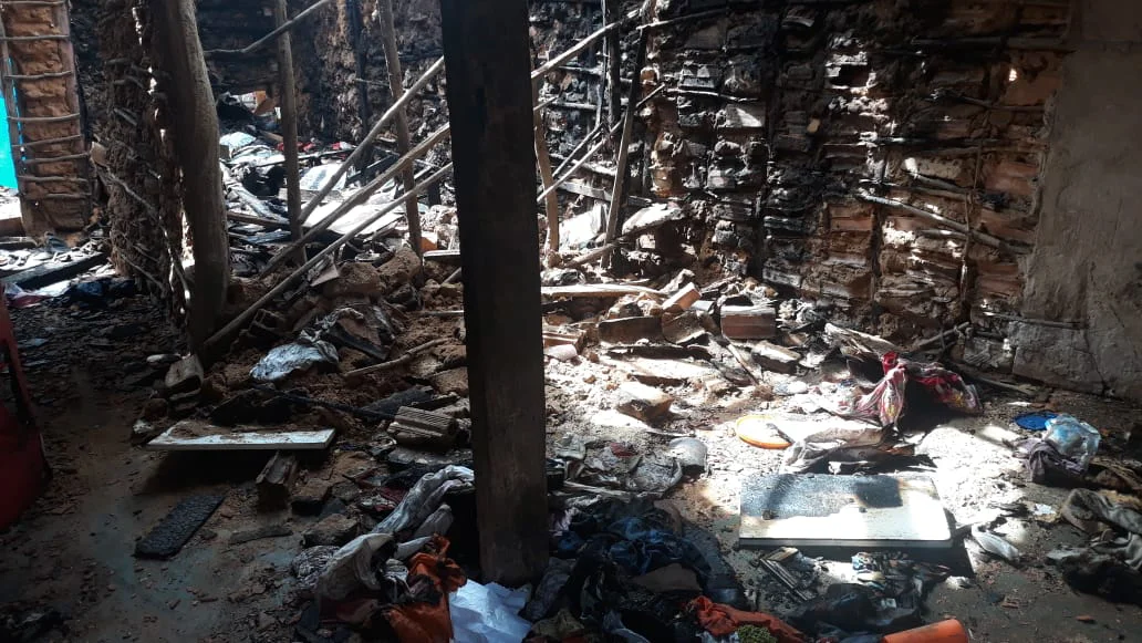 Casa ficou destruída após o incêndio em Parnaíba
