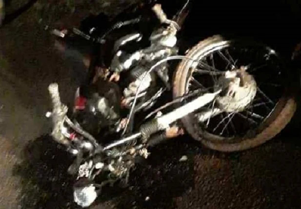 Colisão entre caminhonete e moto em José de Freitas