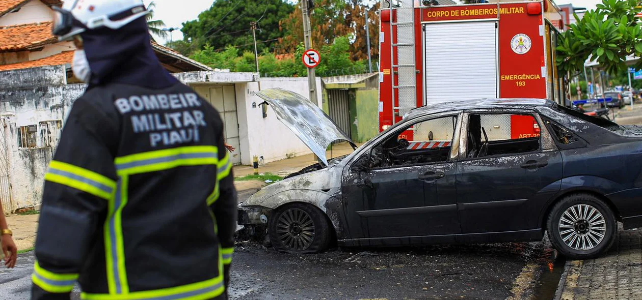 Corpo de Bombeiros no local do incidente